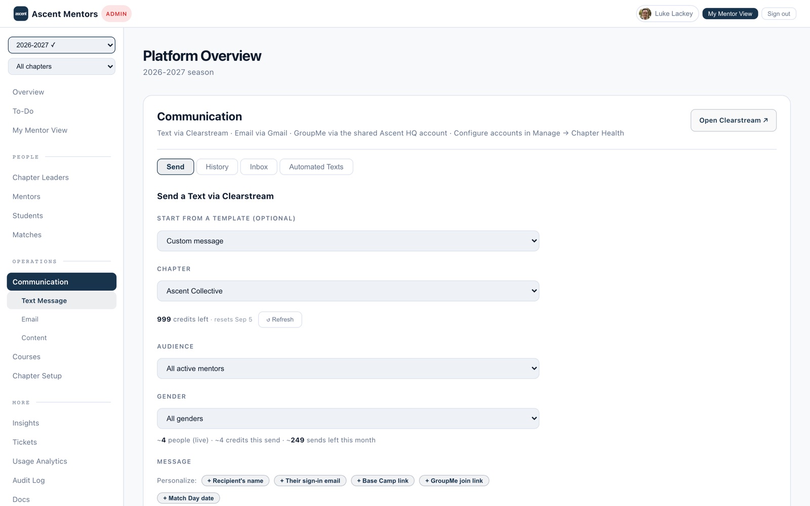 Communication screen for composing a text message: template picker, chapter selector, audience and gender filters, remaining message credits, and personalisation tokens